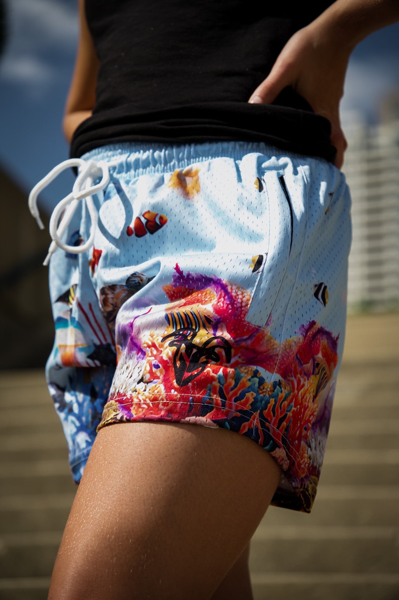 5-Inch Inseam Gym Shorts with Zipper Pockets - Stylish Blue Ocean Pattern Design for Active Wear