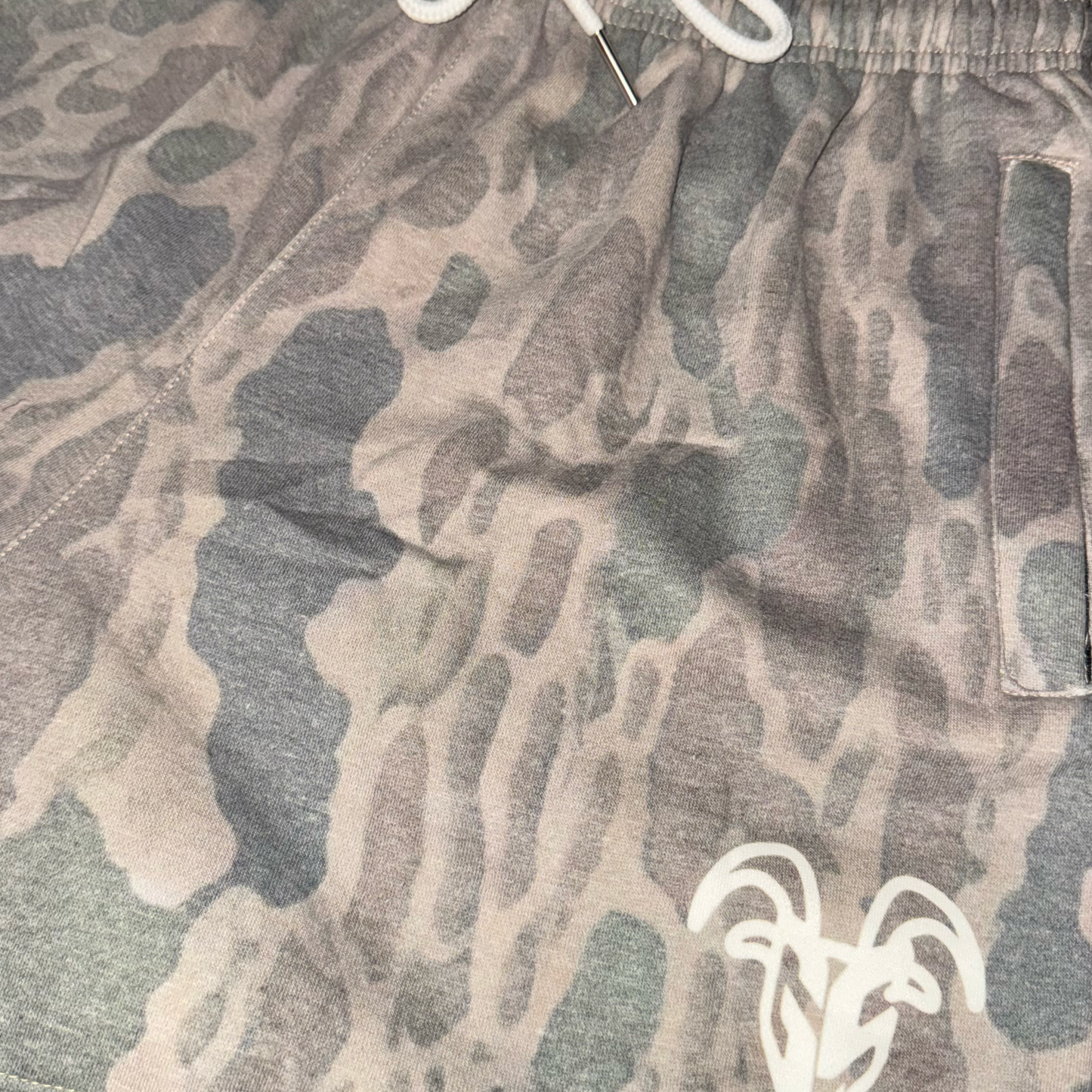5-Inch Inseam Old School Camo Cotton Gym Shorts with Zipper Pockets - Old School Camo Design for Active Wear