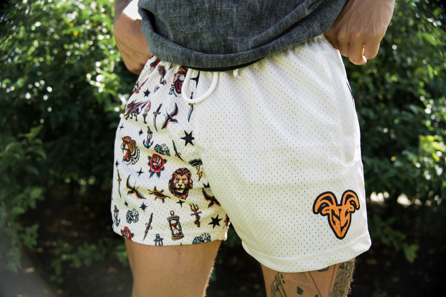 Goat Strength Half Cream Color Wire Half Traditional Tattoo Design Pattern Shorts - 5 Inch Inseam, Breathable Elastic Workout Gym Shorts - Zipper Pockets outfits workout fit